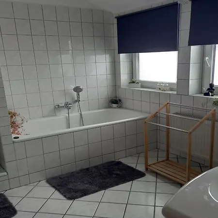 Stylish In With Garden, Cleaning Included Appartement