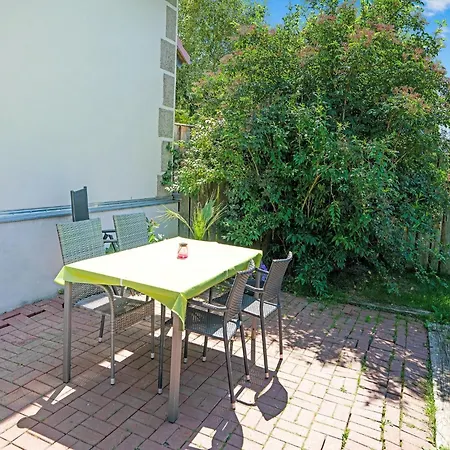 Stylish In With Garden, Cleaning Included Appartement