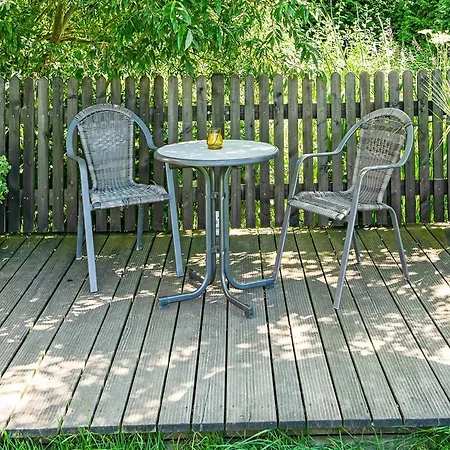 Stylish In With Garden, Cleaning Included Appartement
